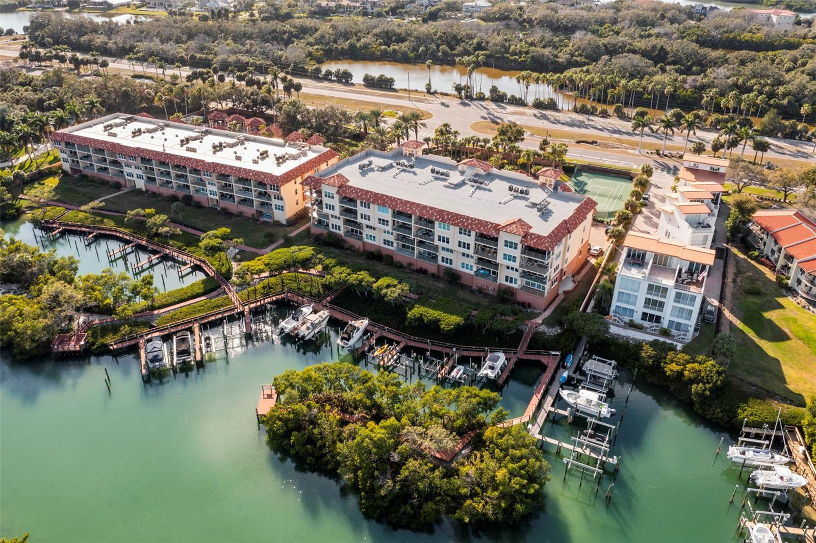 HIDDEN LAGOON AT ARROWHEAD POINT - Residential