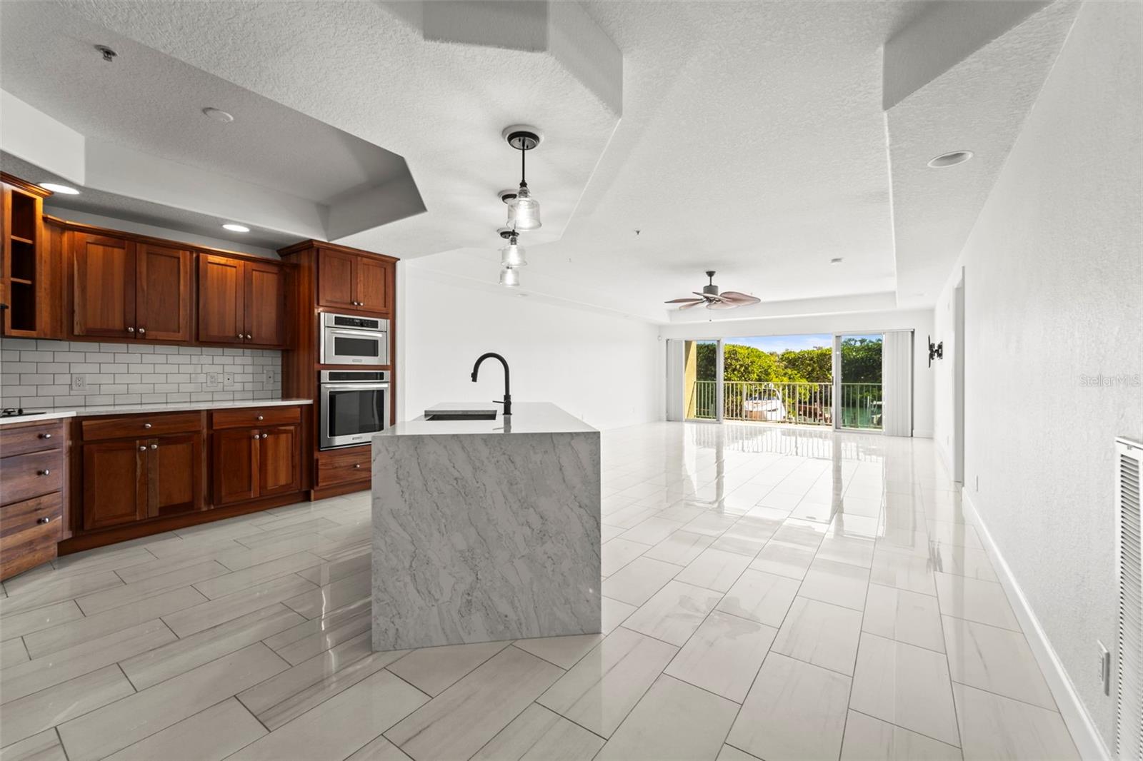 HIDDEN LAGOON AT ARROWHEAD POINT - Residential