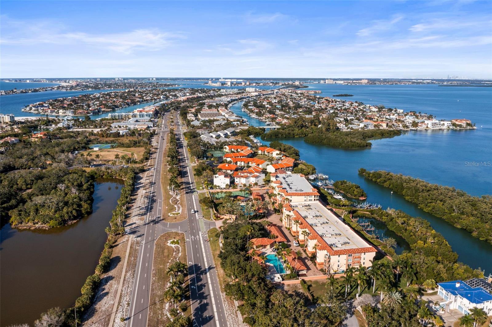 HIDDEN LAGOON AT ARROWHEAD POINT - Residential