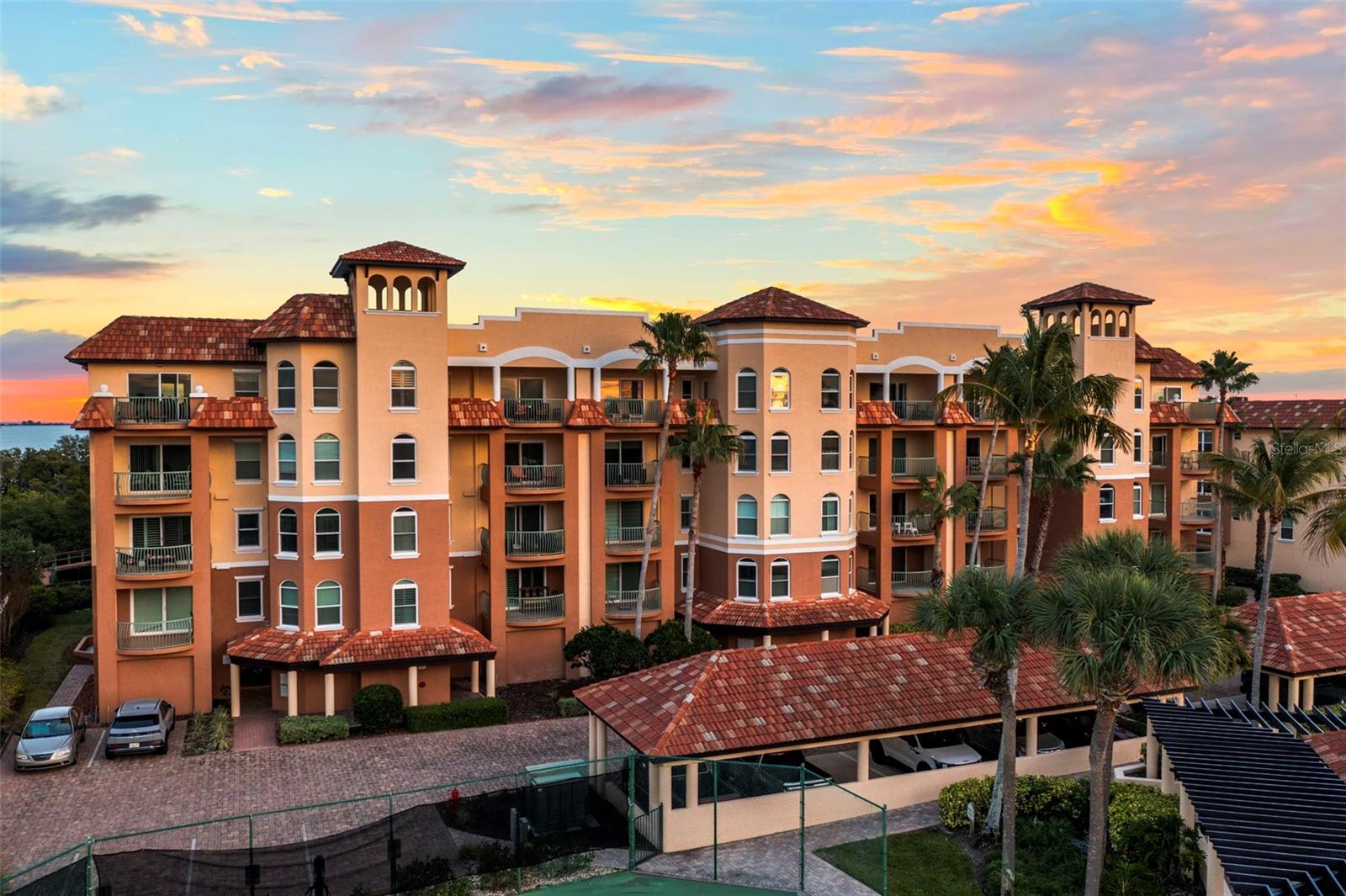 HIDDEN LAGOON AT ARROWHEAD POINT - Residential