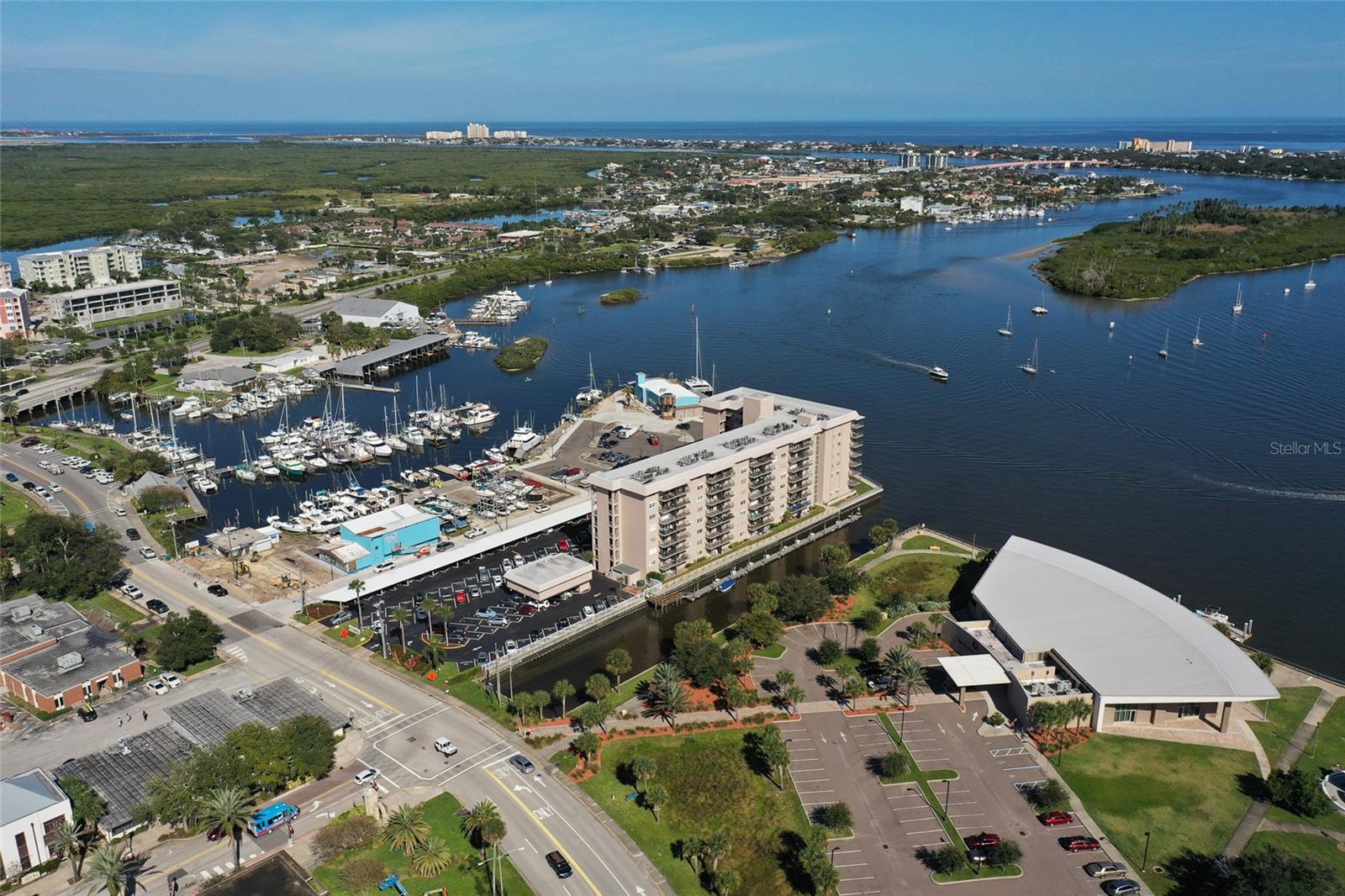 CAPTAINS QUARTERS - Residential