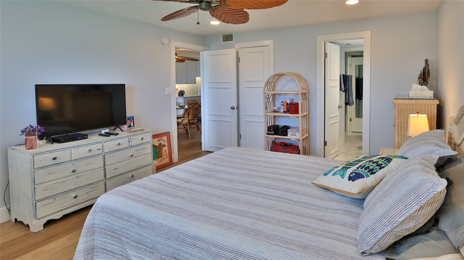 CAPTAINS QUARTERS - Residential