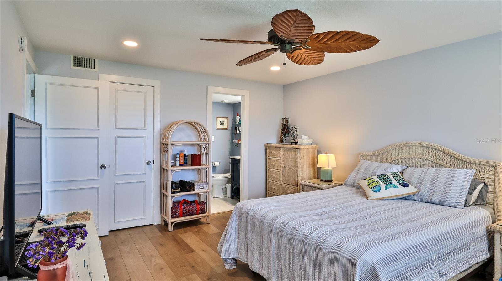 CAPTAINS QUARTERS - Residential