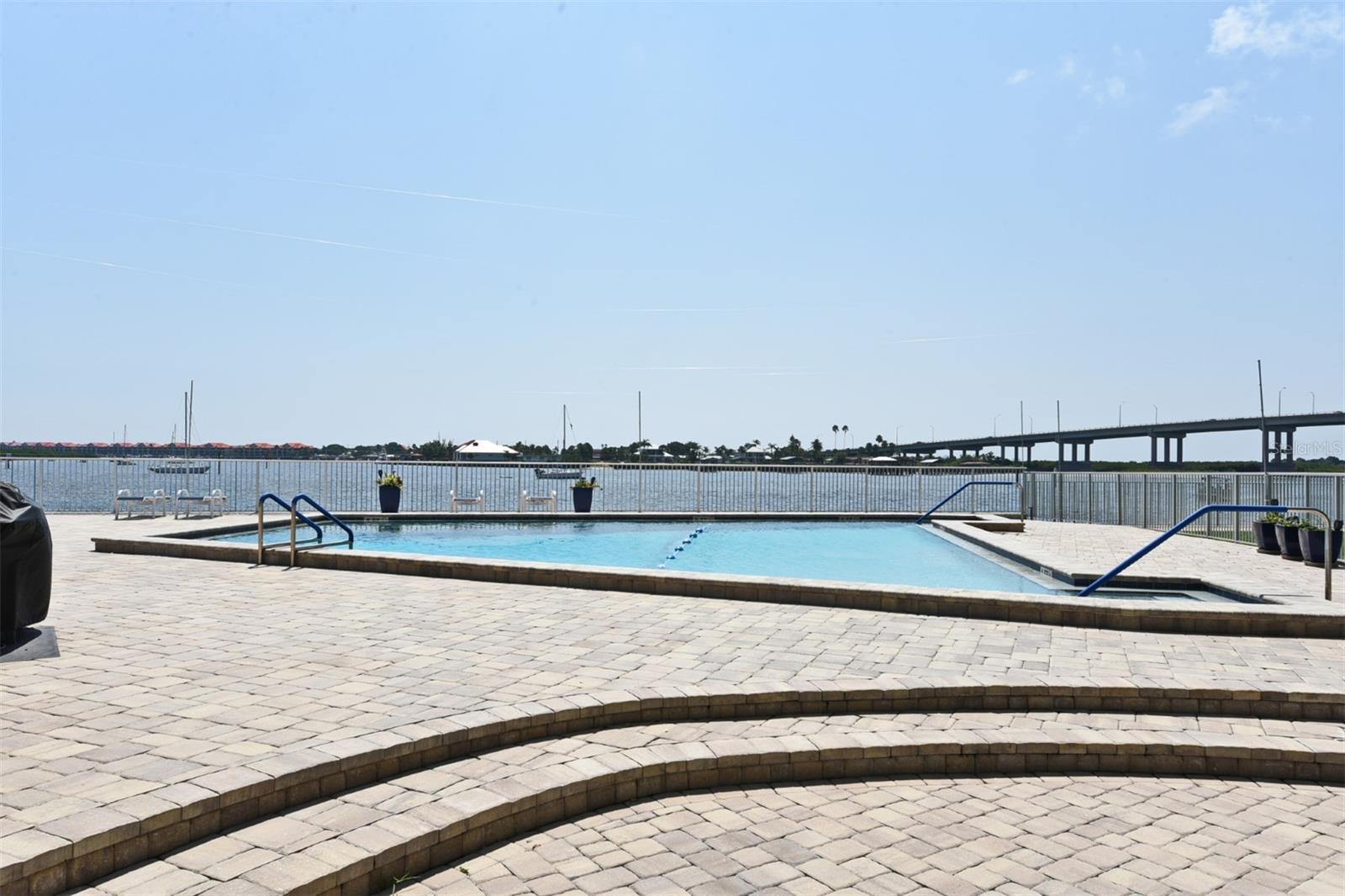 CAPTAINS QUARTERS - Residential