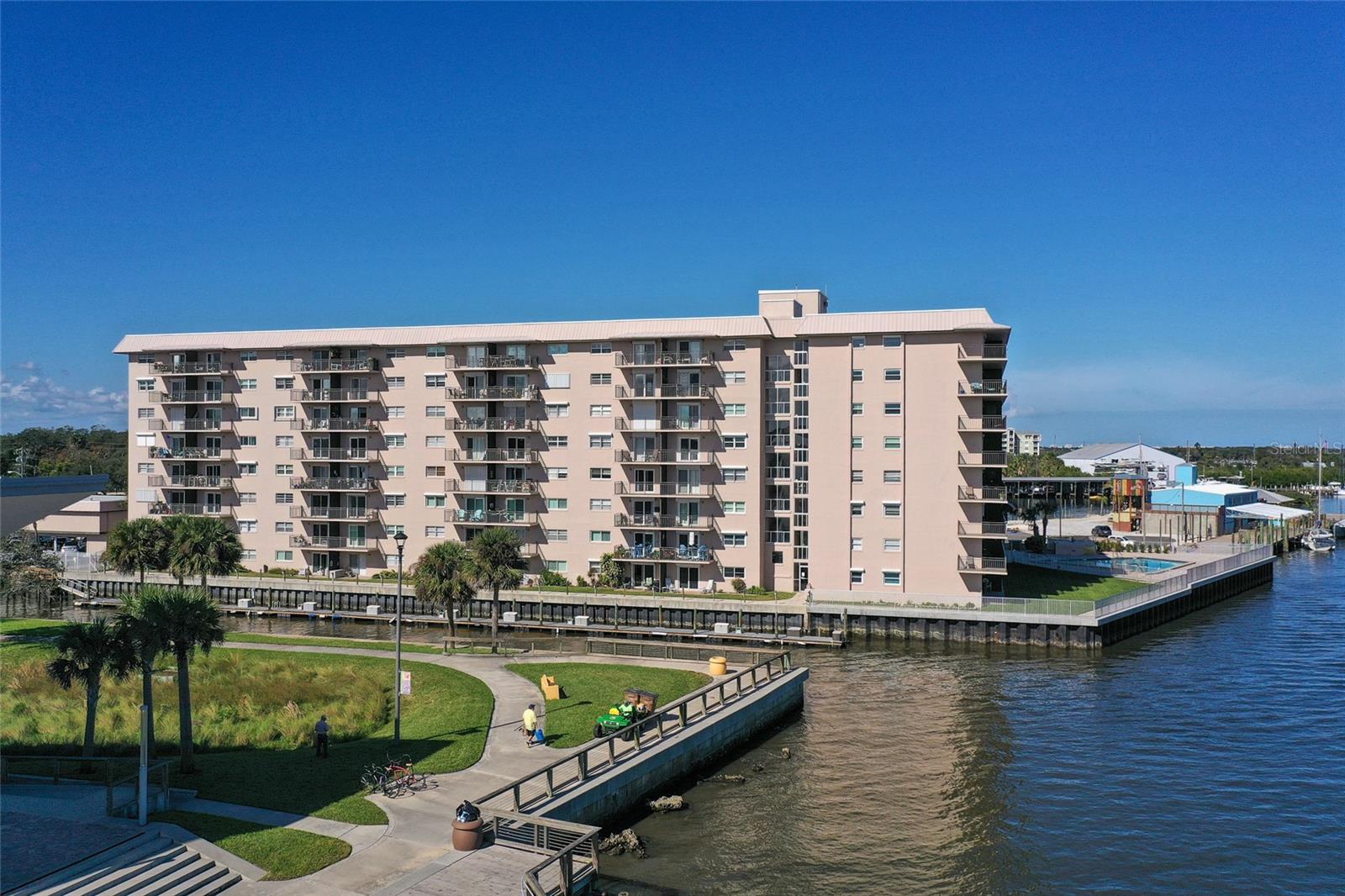 CAPTAINS QUARTERS - Residential