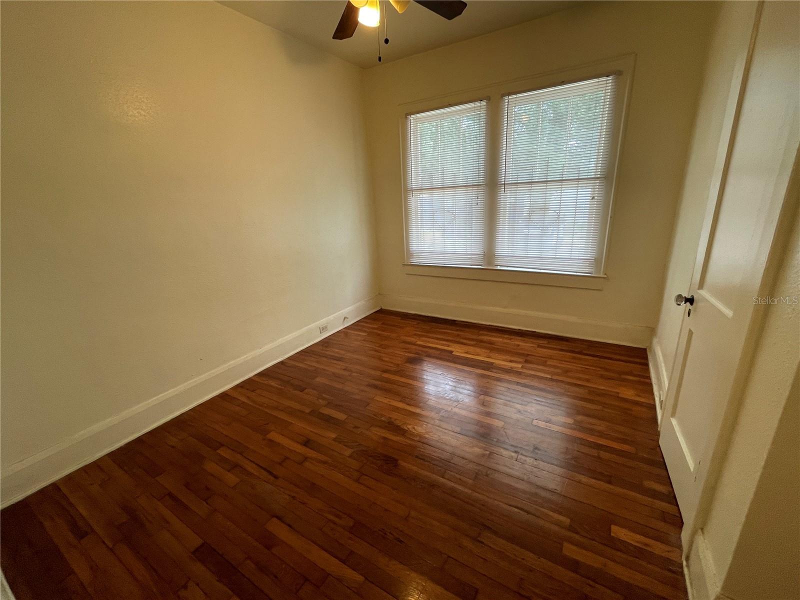 DE LEON PARK - Residential Lease