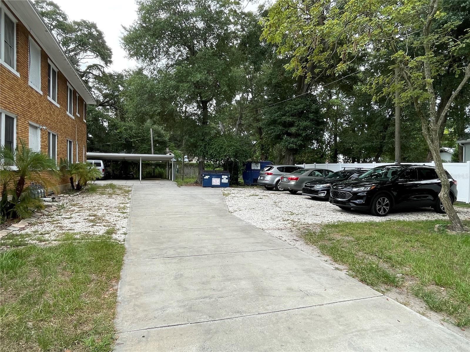 DE LEON PARK - Residential Lease