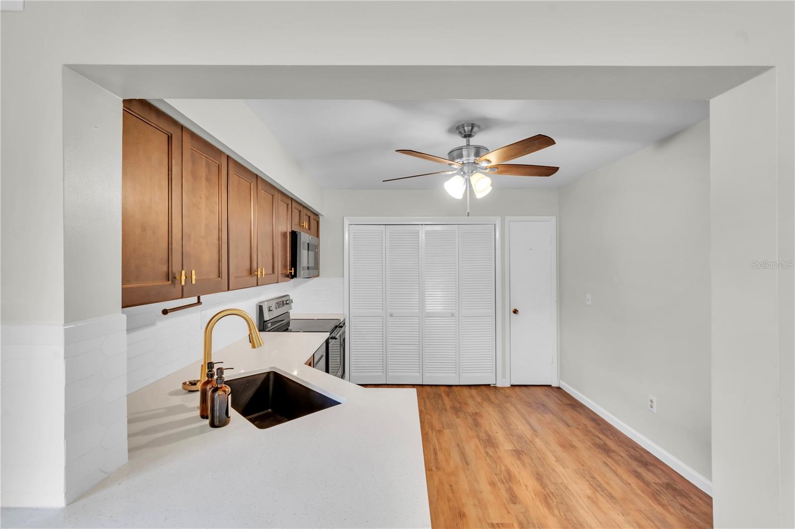 CARROLLWOOD VILLAGE PINE LAKE - Residential Lease