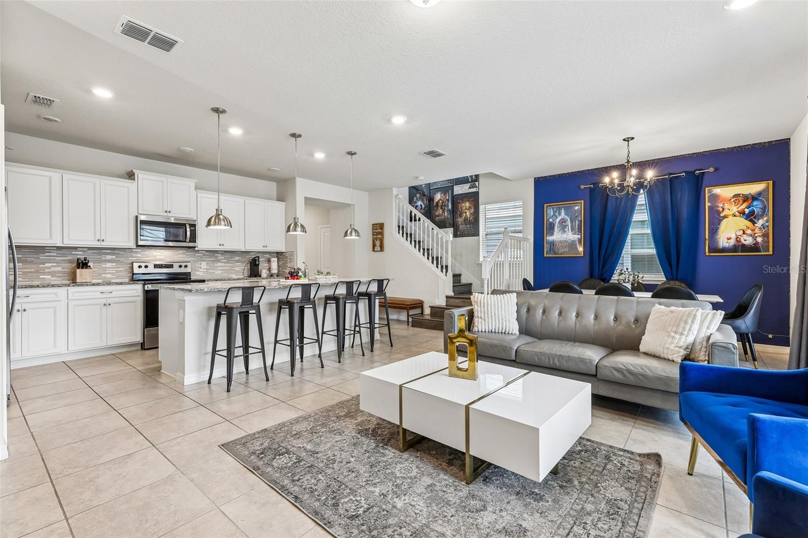 WINDSOR ISLAND RESIDENCE PH 26 - Residential