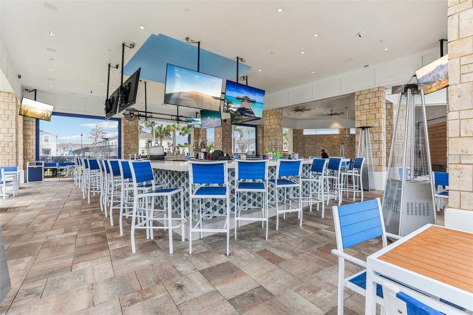 WINDSOR ISLAND RESIDENCE PH 26 - Residential