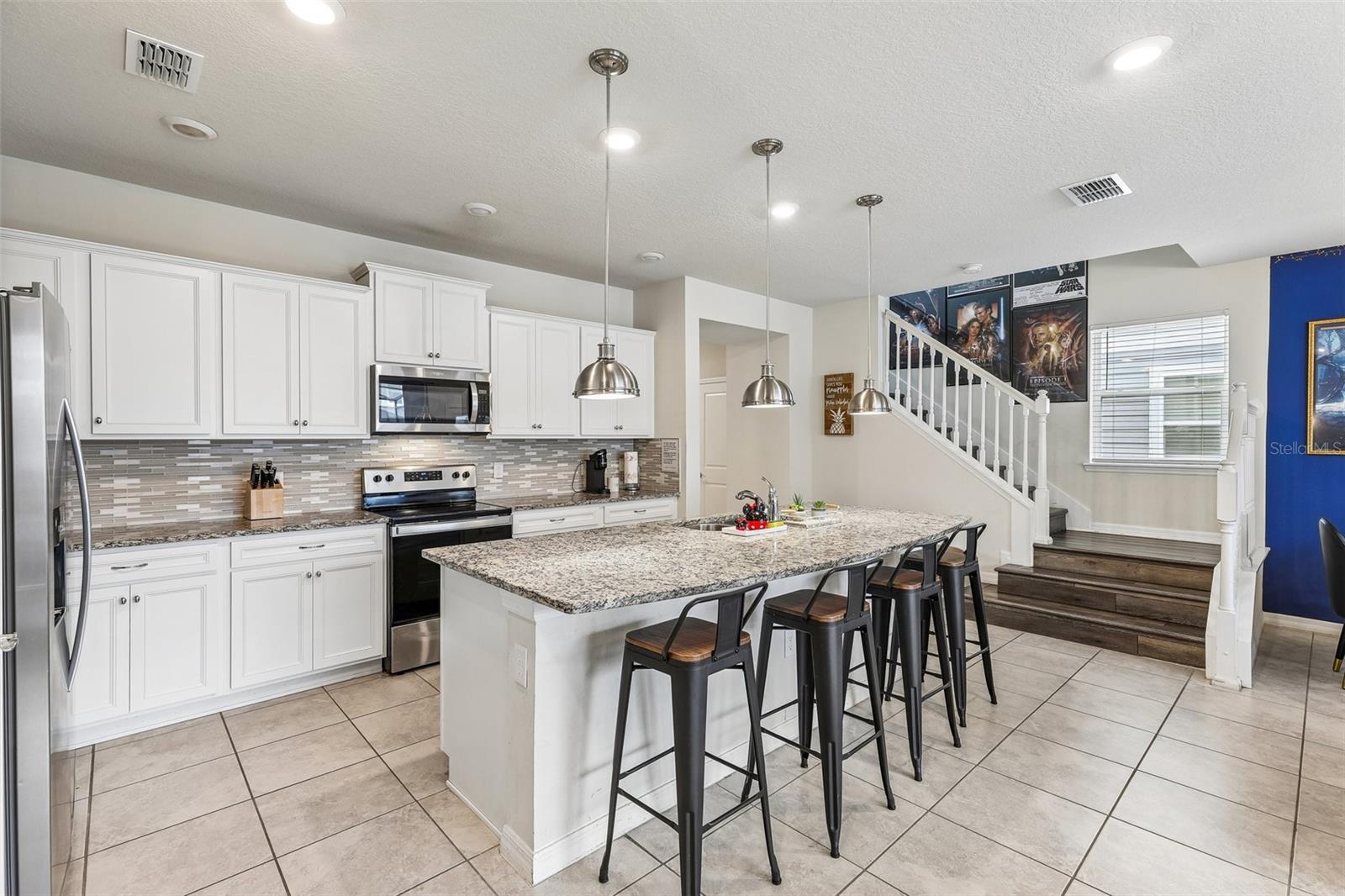 WINDSOR ISLAND RESIDENCE PH 26 - Residential