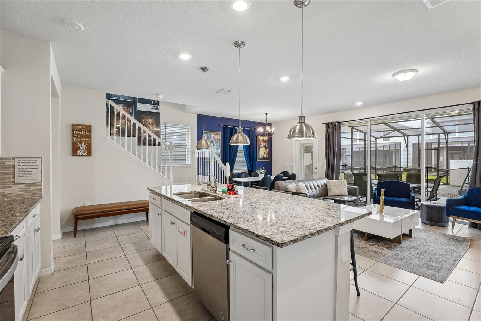 WINDSOR ISLAND RESIDENCE PH 26 - Residential