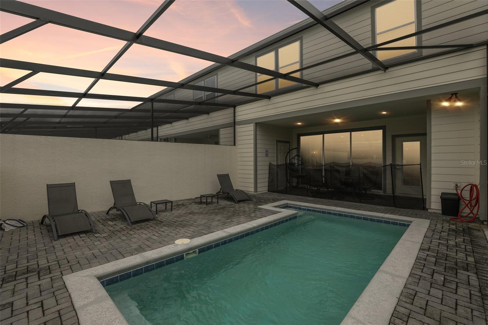 WINDSOR ISLAND RESIDENCE PH 26 - Residential