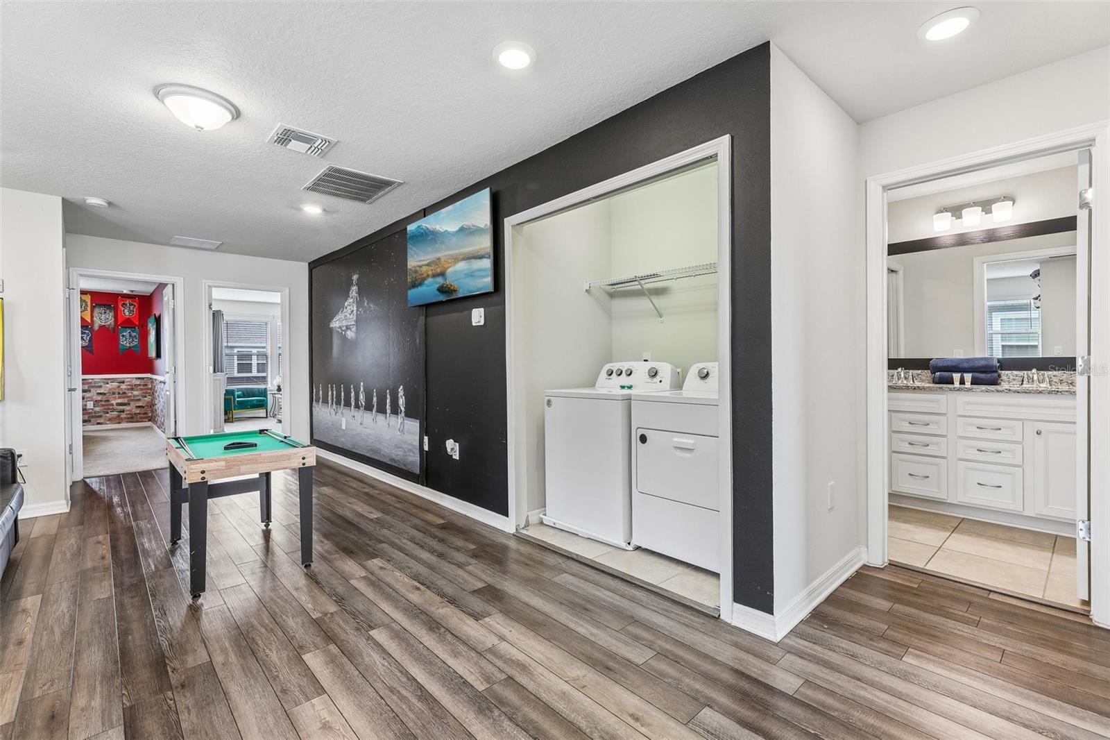 WINDSOR ISLAND RESIDENCE PH 26 - Residential