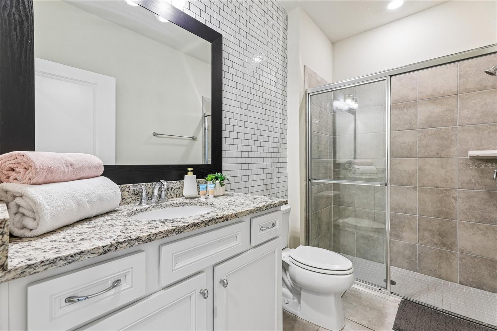 WINDSOR ISLAND RESIDENCE PH 26 - Residential