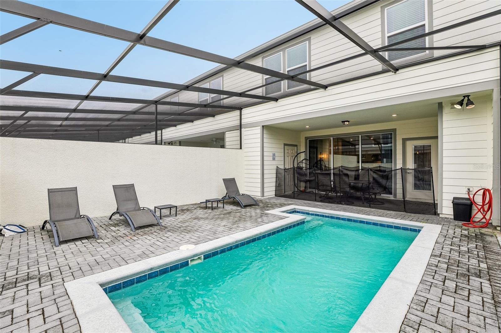 WINDSOR ISLAND RESIDENCE PH 26 - Residential