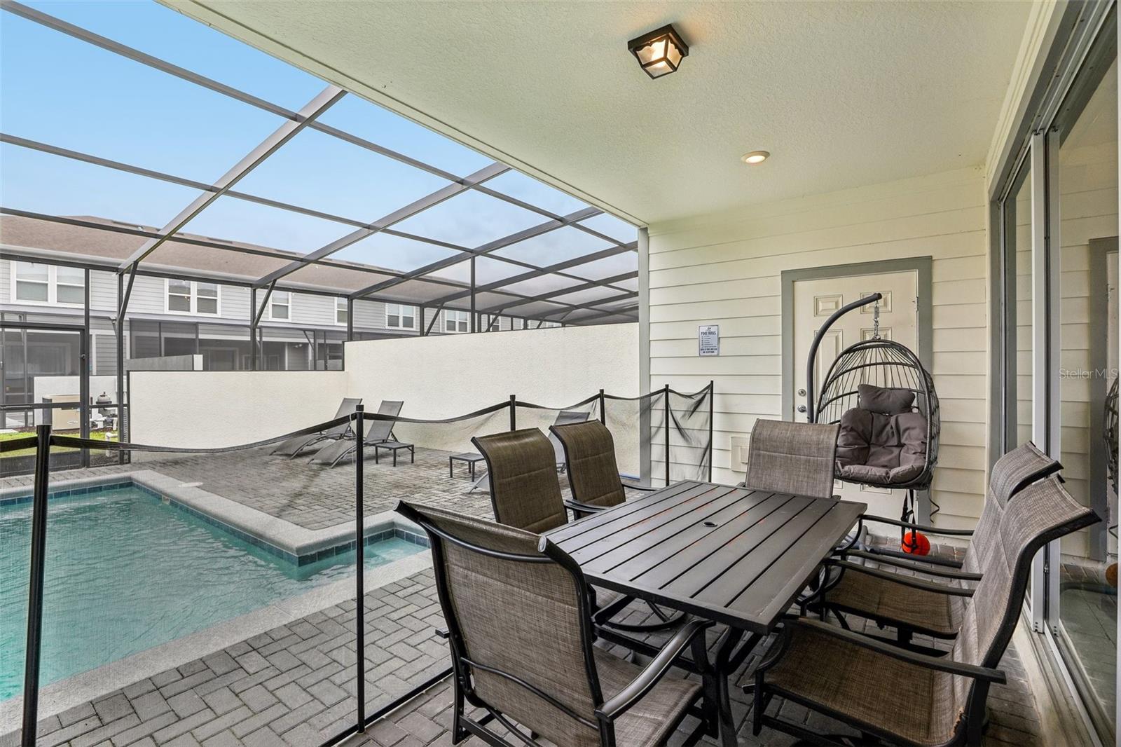 WINDSOR ISLAND RESIDENCE PH 26 - Residential
