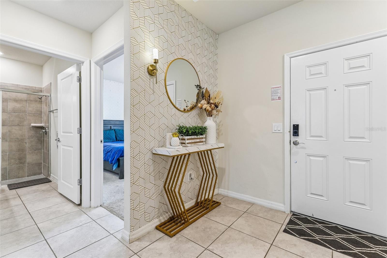 WINDSOR ISLAND RESIDENCE PH 26 - Residential