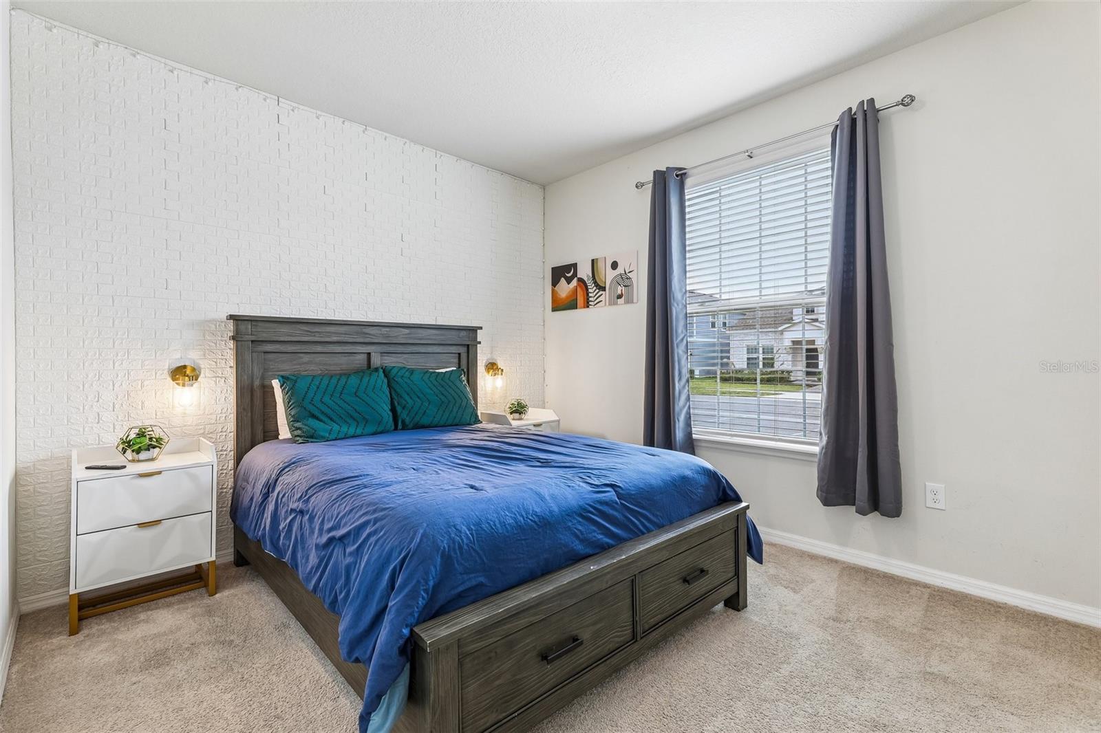 WINDSOR ISLAND RESIDENCE PH 26 - Residential