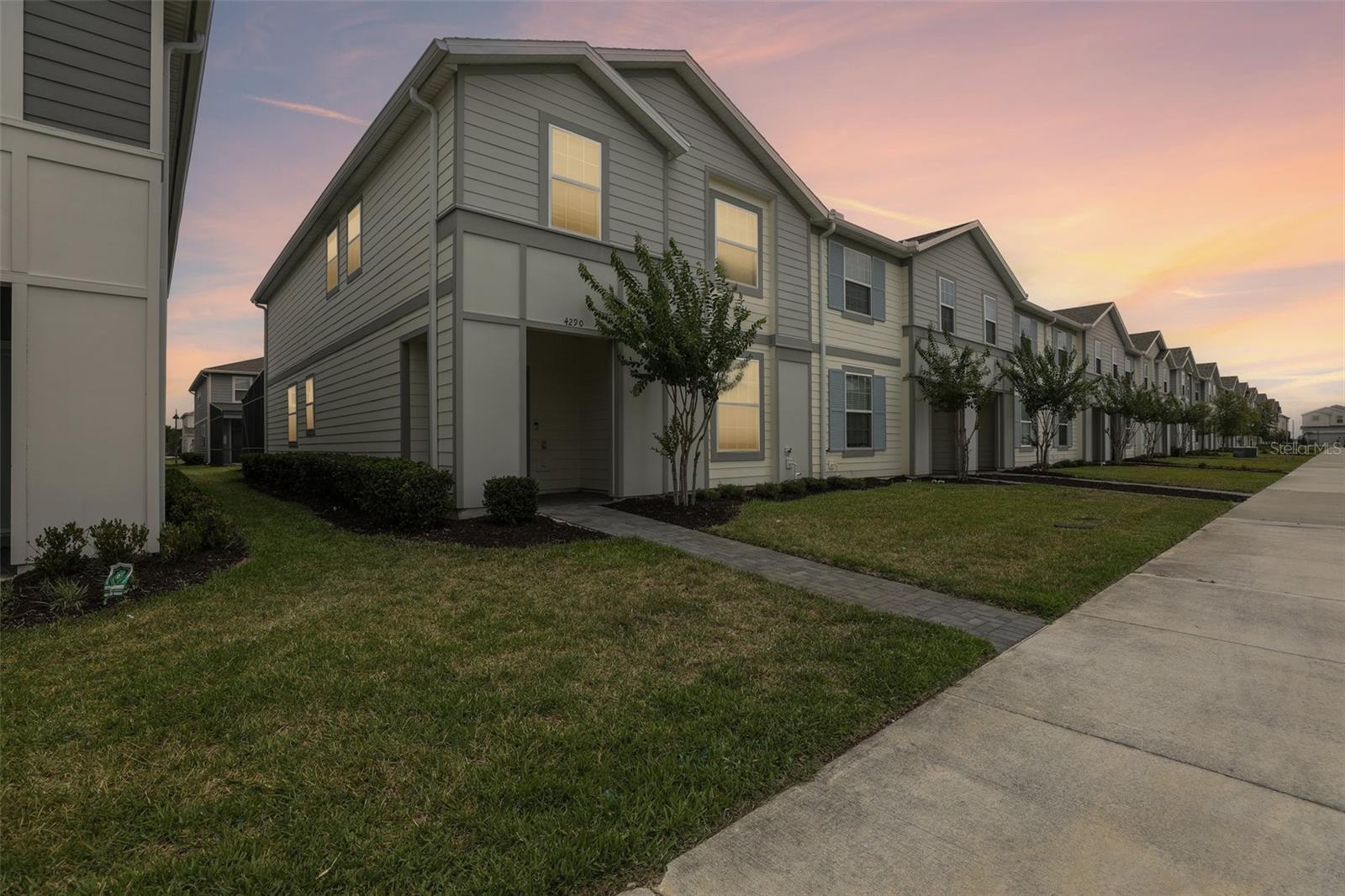 WINDSOR ISLAND RESIDENCE PH 26 - Residential