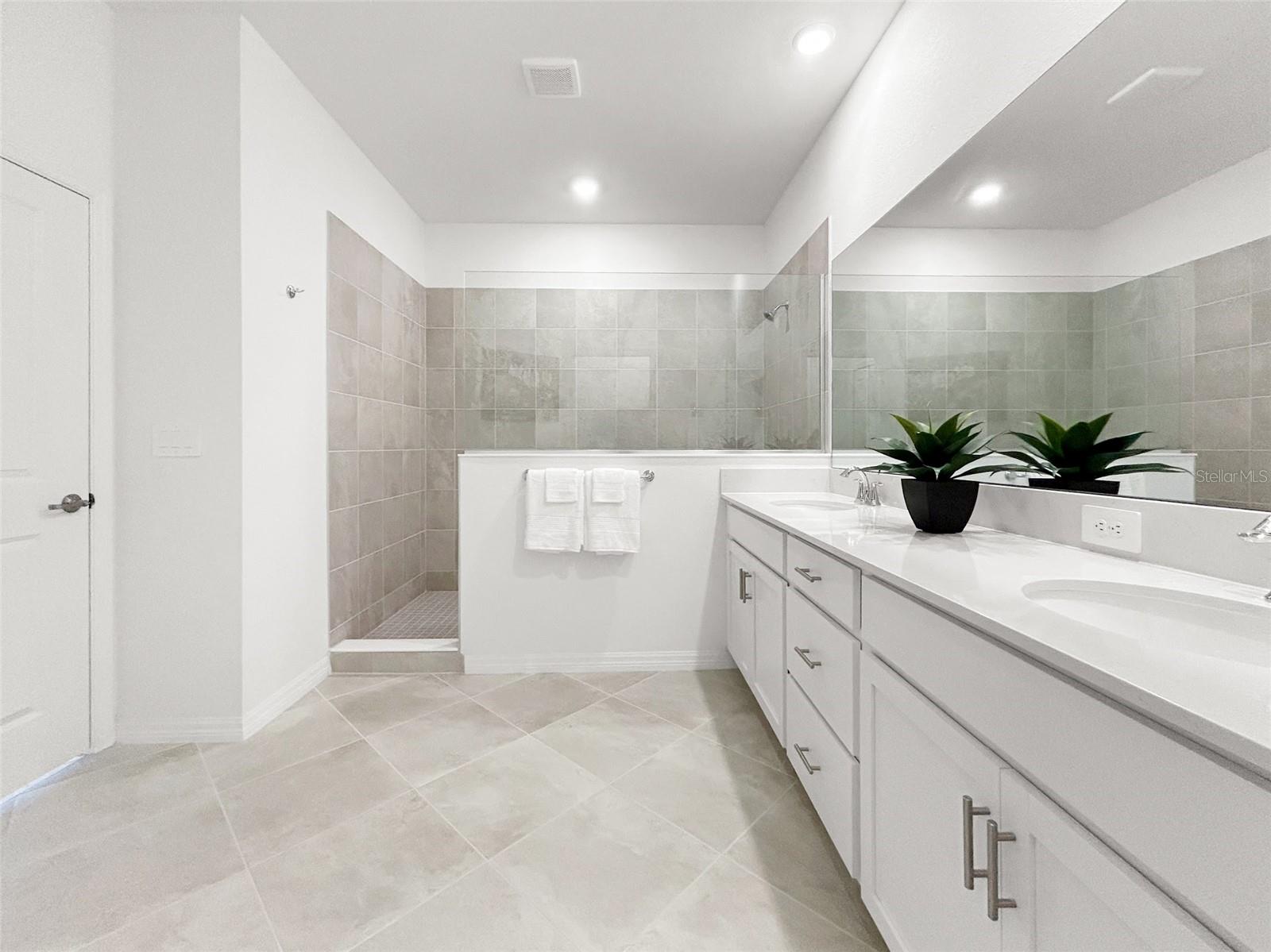 BUILDING #9/PH 7/COACH HOMES A - Residential Lease