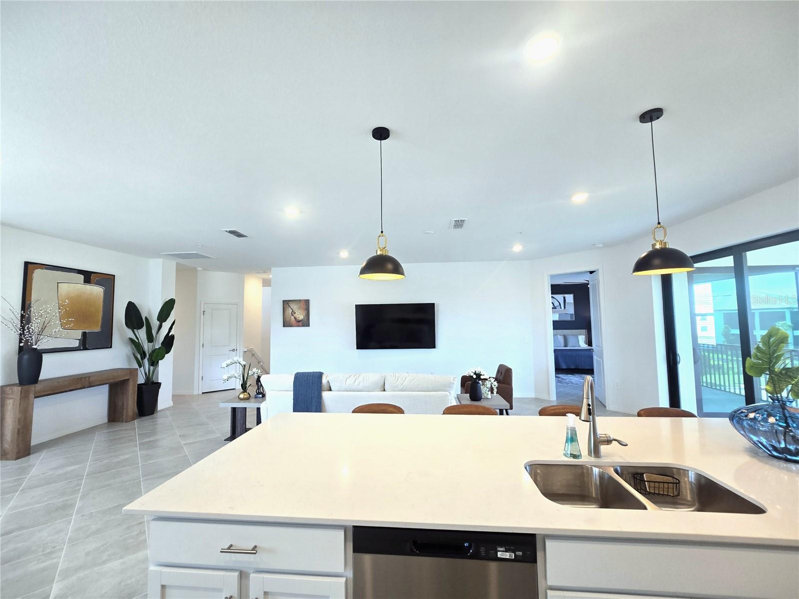BUILDING #9/PH 7/COACH HOMES A - Residential Lease