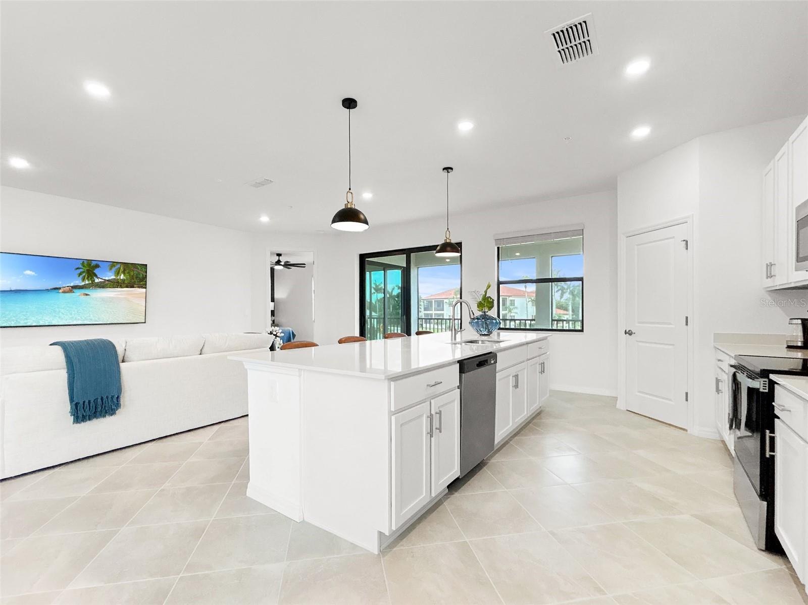 BUILDING #9/PH 7/COACH HOMES A - Residential Lease
