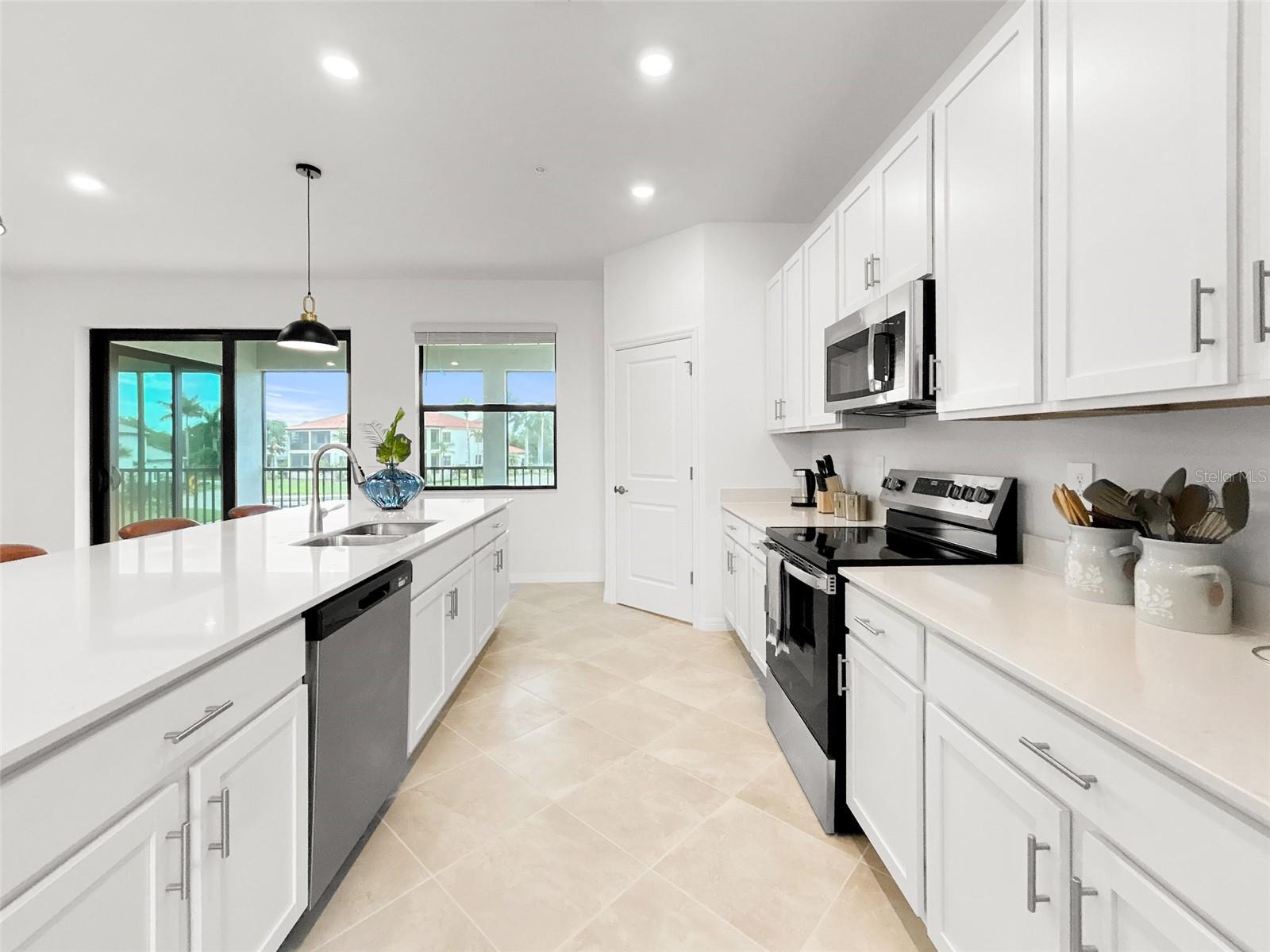 BUILDING #9/PH 7/COACH HOMES A - Residential Lease