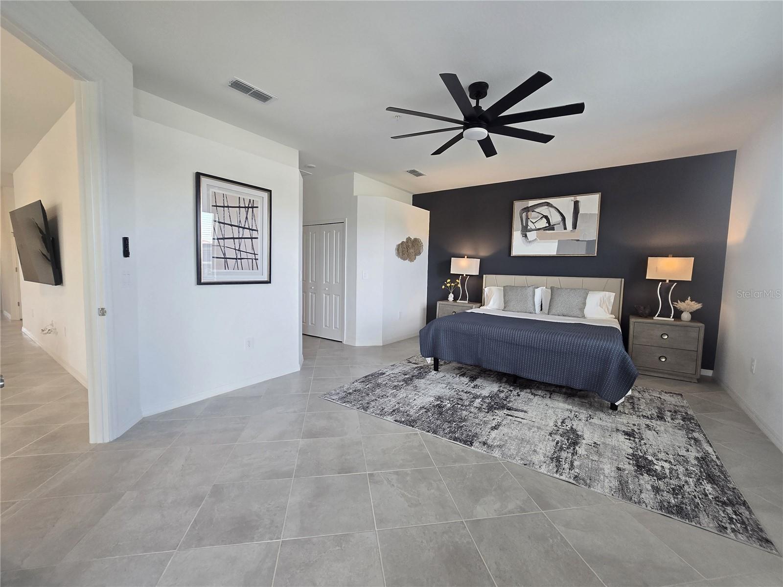 BUILDING #9/PH 7/COACH HOMES A - Residential Lease