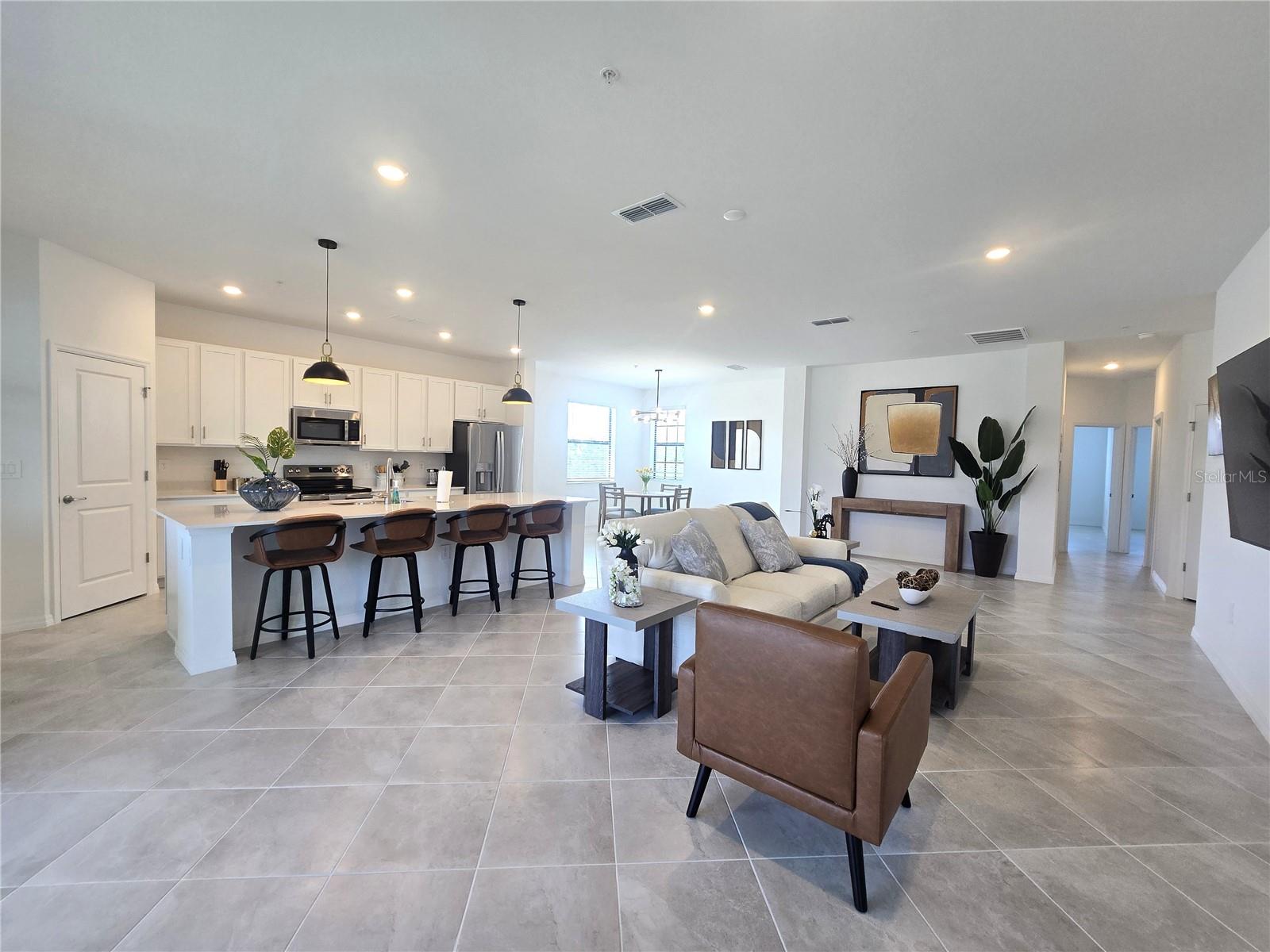 BUILDING #9/PH 7/COACH HOMES A - Residential Lease