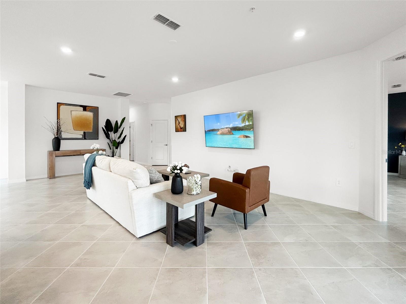 BUILDING #9/PH 7/COACH HOMES A - Residential Lease