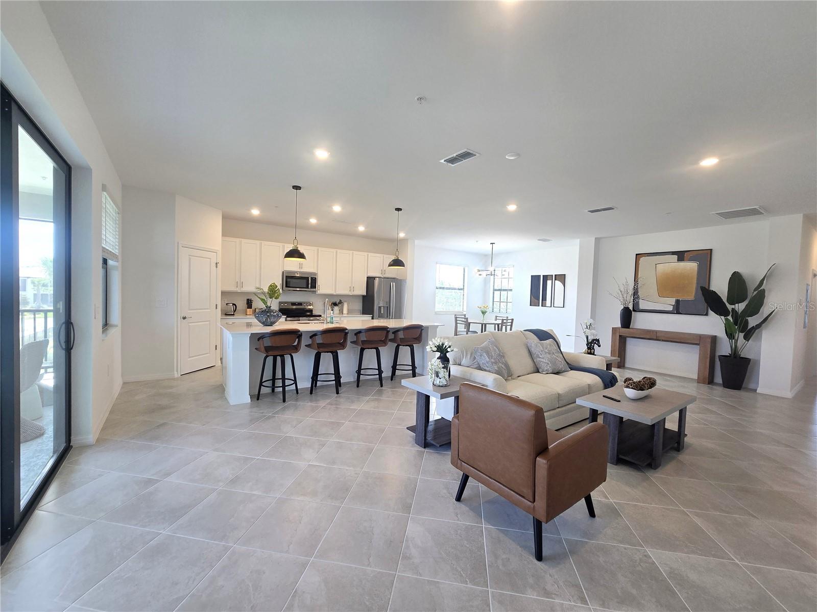 BUILDING #9/PH 7/COACH HOMES A - Residential Lease