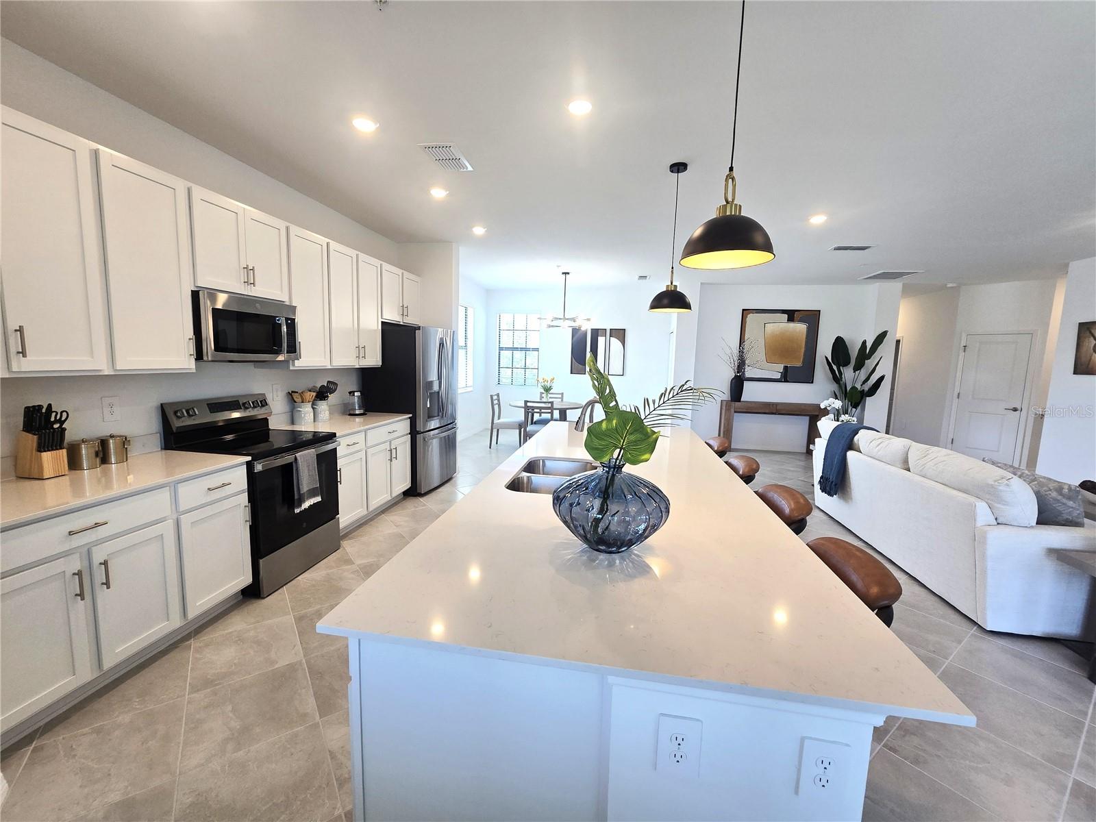 BUILDING #9/PH 7/COACH HOMES A - Residential Lease