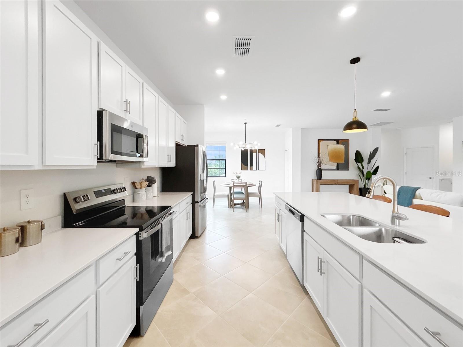 BUILDING #9/PH 7/COACH HOMES A - Residential Lease