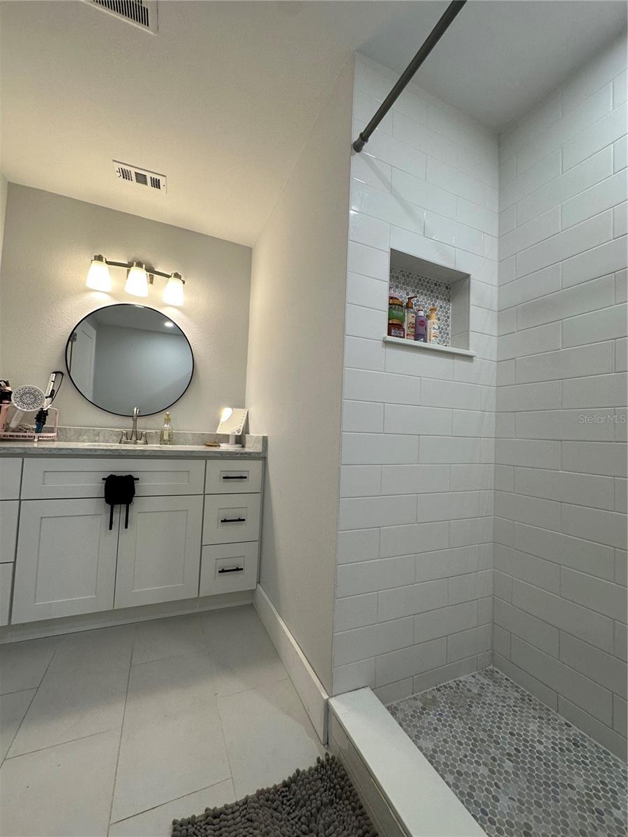 CAMBRIDGE UNIT 01 - Residential