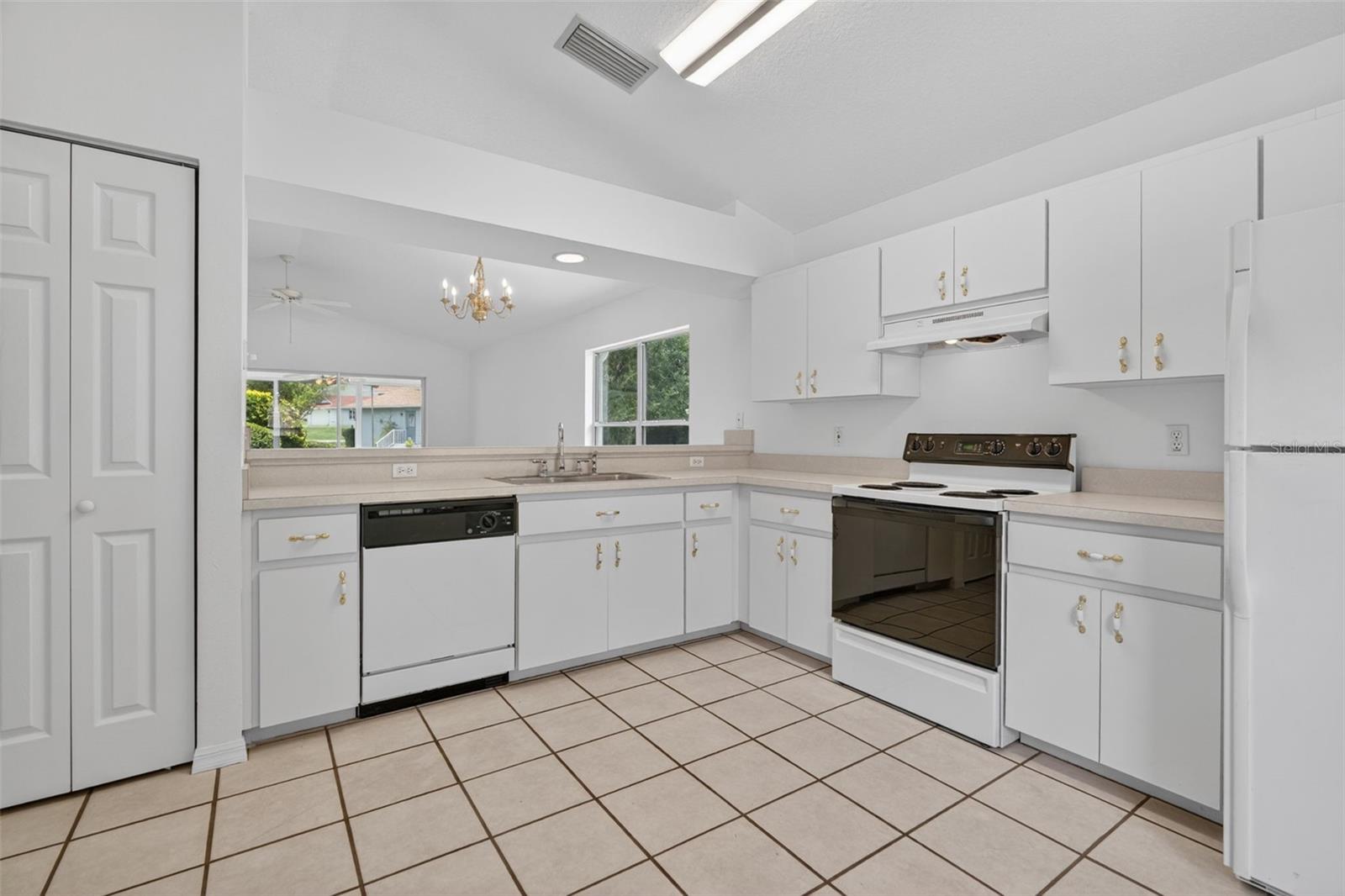 OAKWOOD VILLAGE BEVERLY HILLS PH 01 - Residential