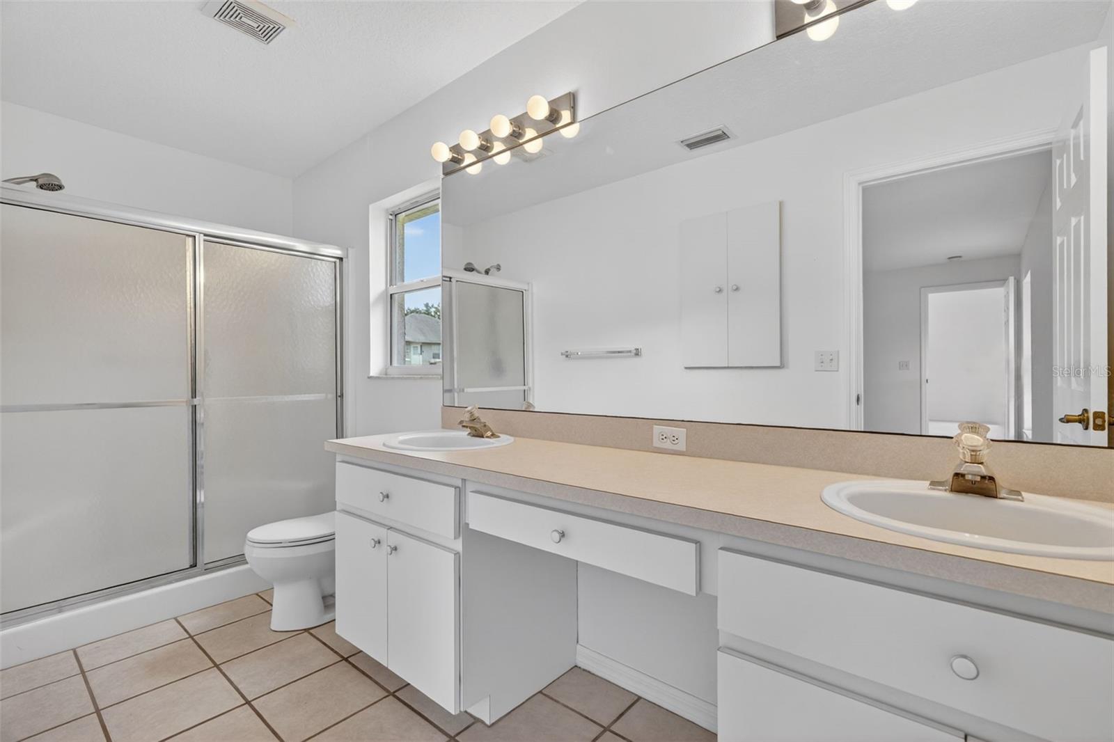 OAKWOOD VILLAGE BEVERLY HILLS PH 01 - Residential