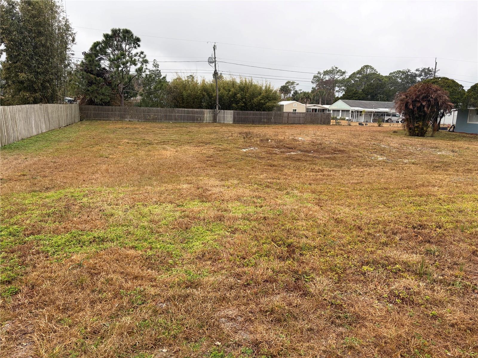 Available ready-to-build lot measuring 100x125 (12,500 sq ft / approx. 0.29 acres) with direct access to electricity and city utilities, not a flood zone. Strategically located just 15 minutes from Flagler Avenue and New Smyrna Beach, and only 5 minutes from George R. Kennedy Memorial Park with public boat ramp access. Excellent opportunity to build a primary residence or an income-producing investment property.