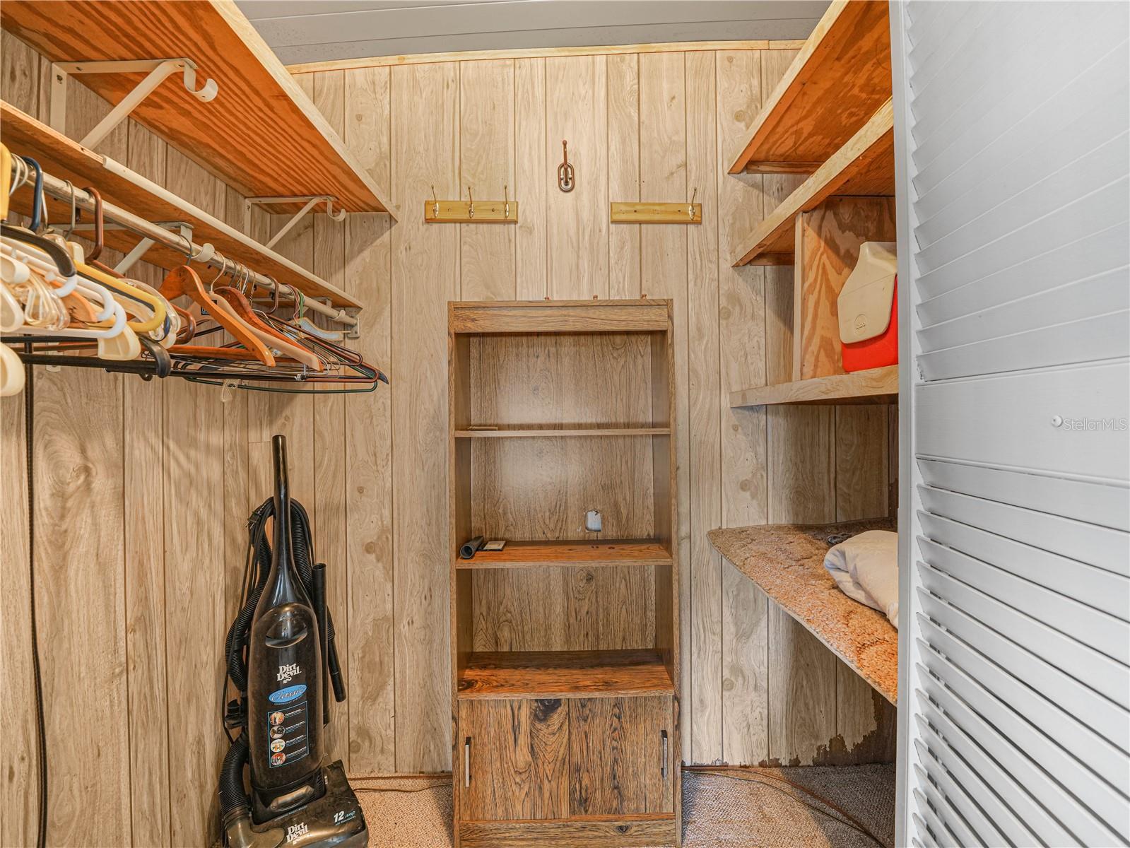 SADDLEBAG LAKE - Residential