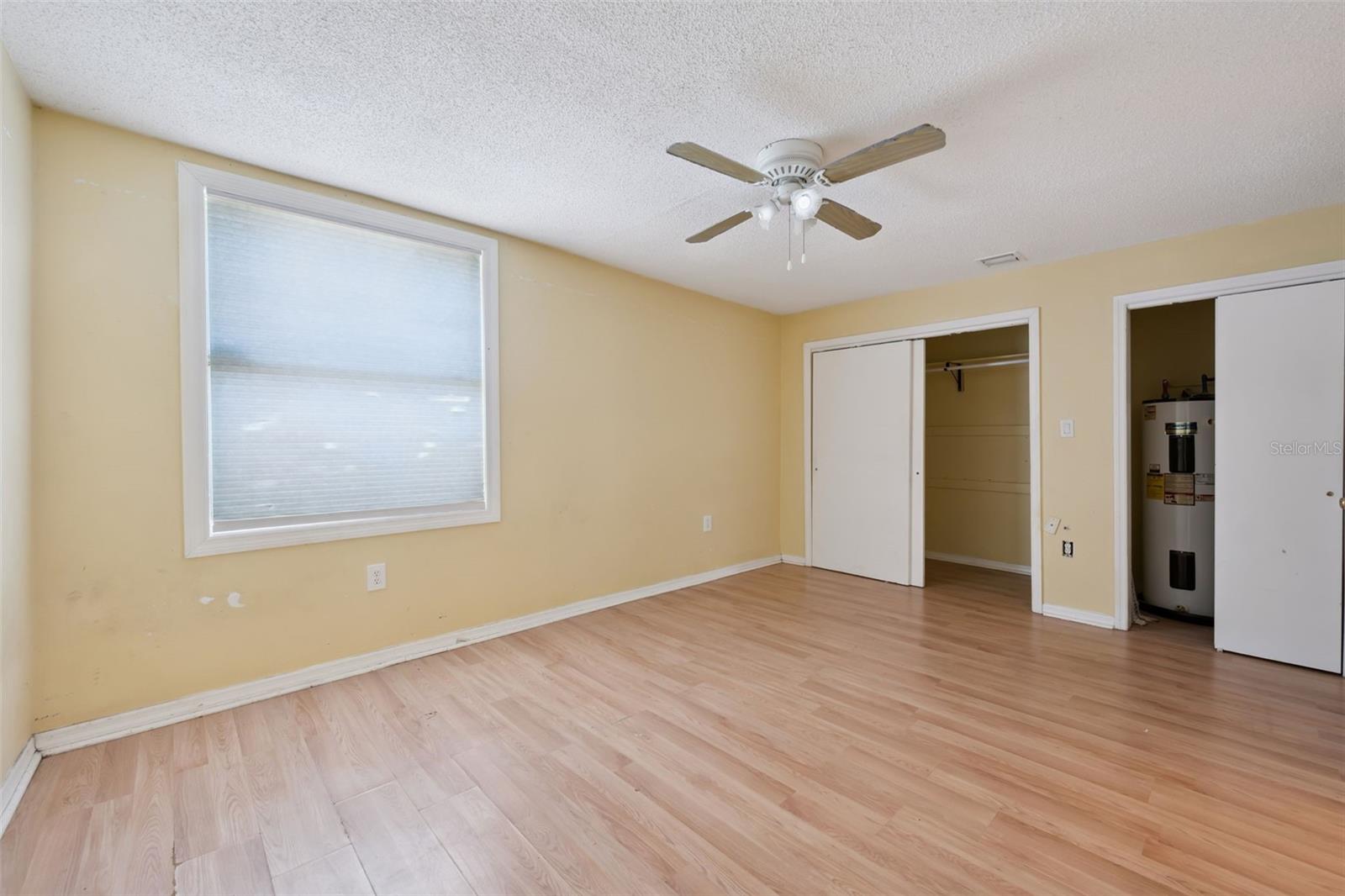 LAKE HILL - Residential