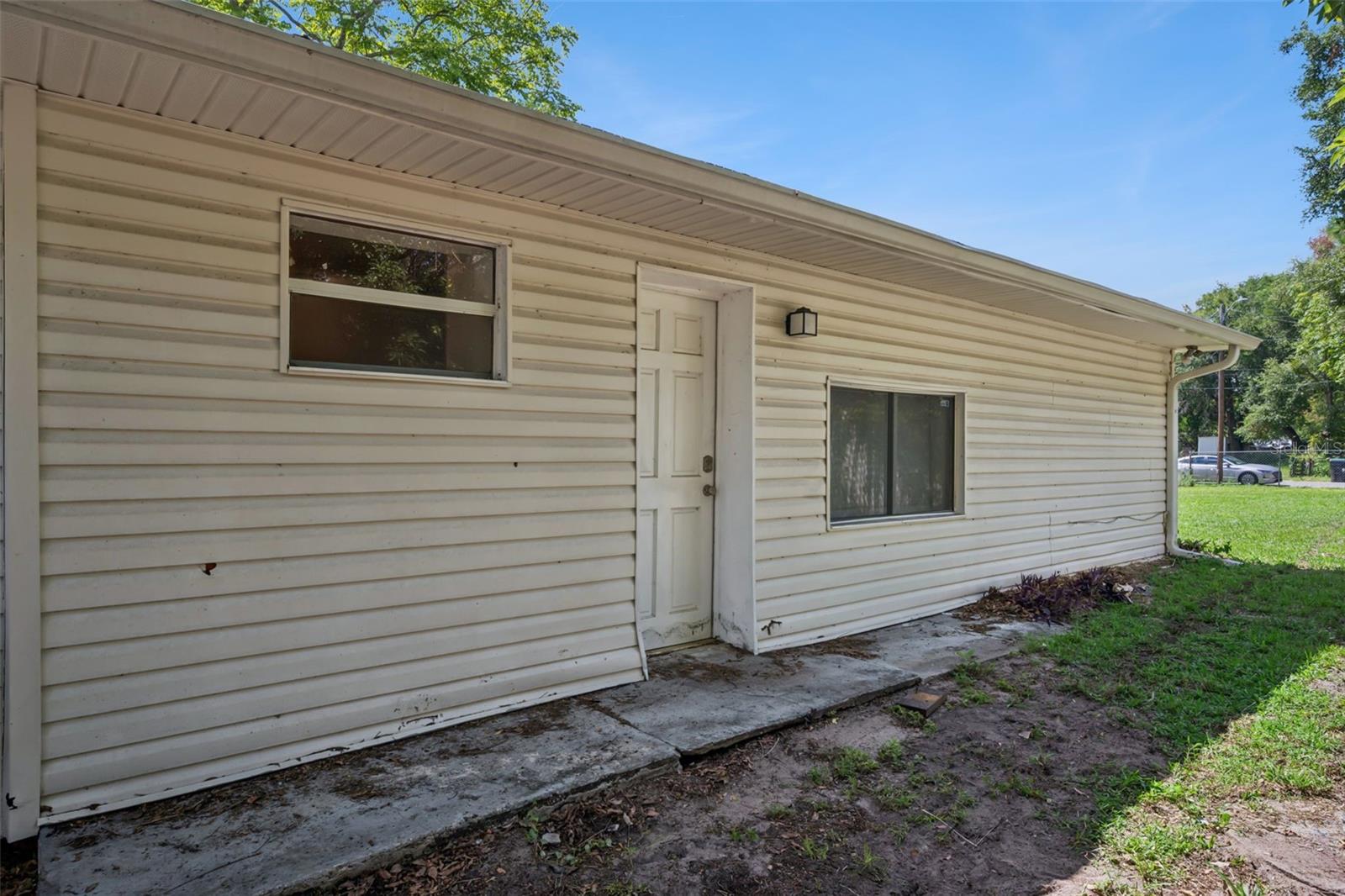 LAKE HILL - Residential