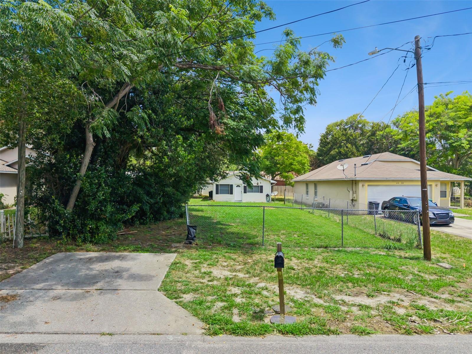 LAKE HILL - Residential