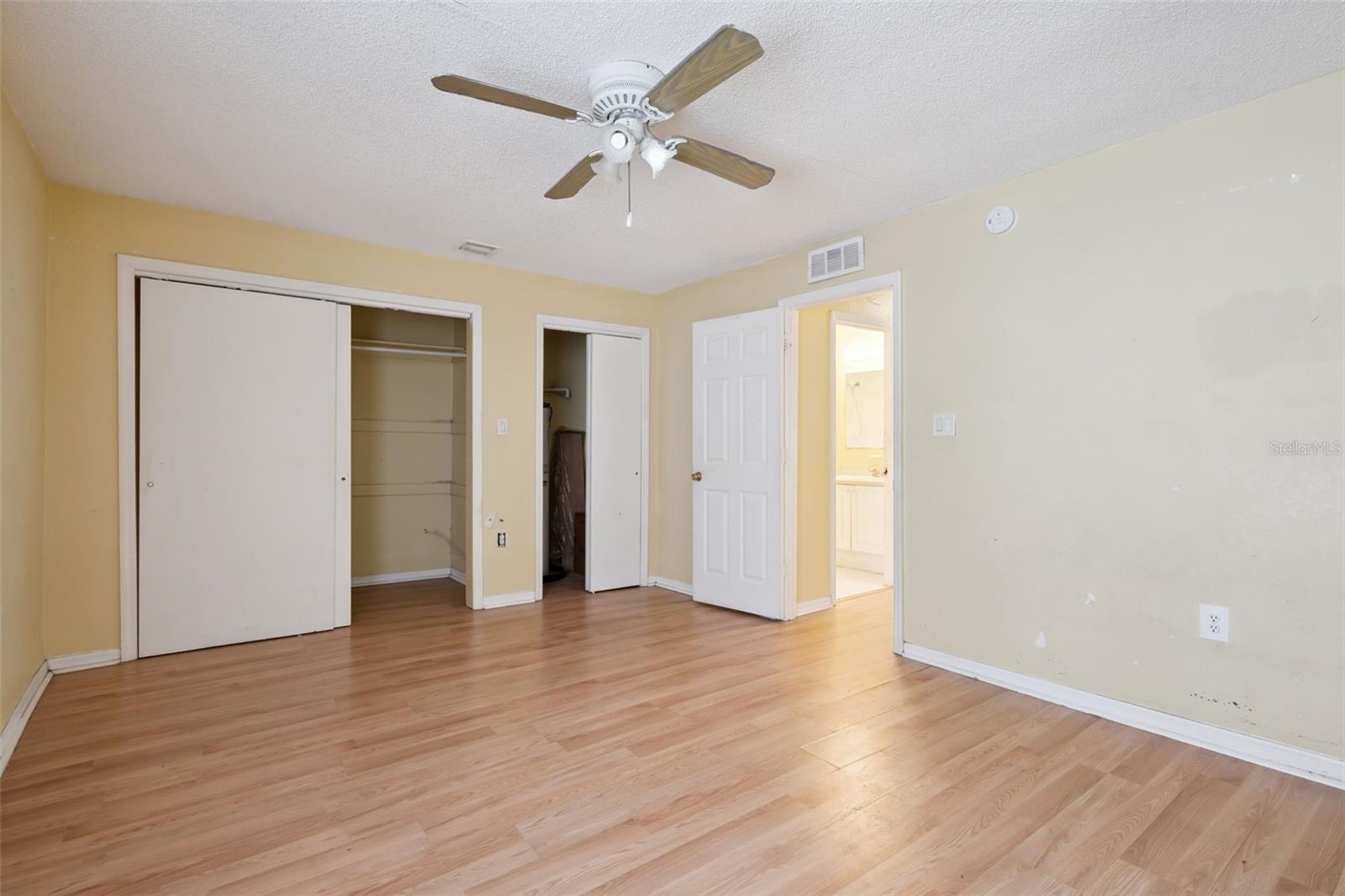 LAKE HILL - Residential