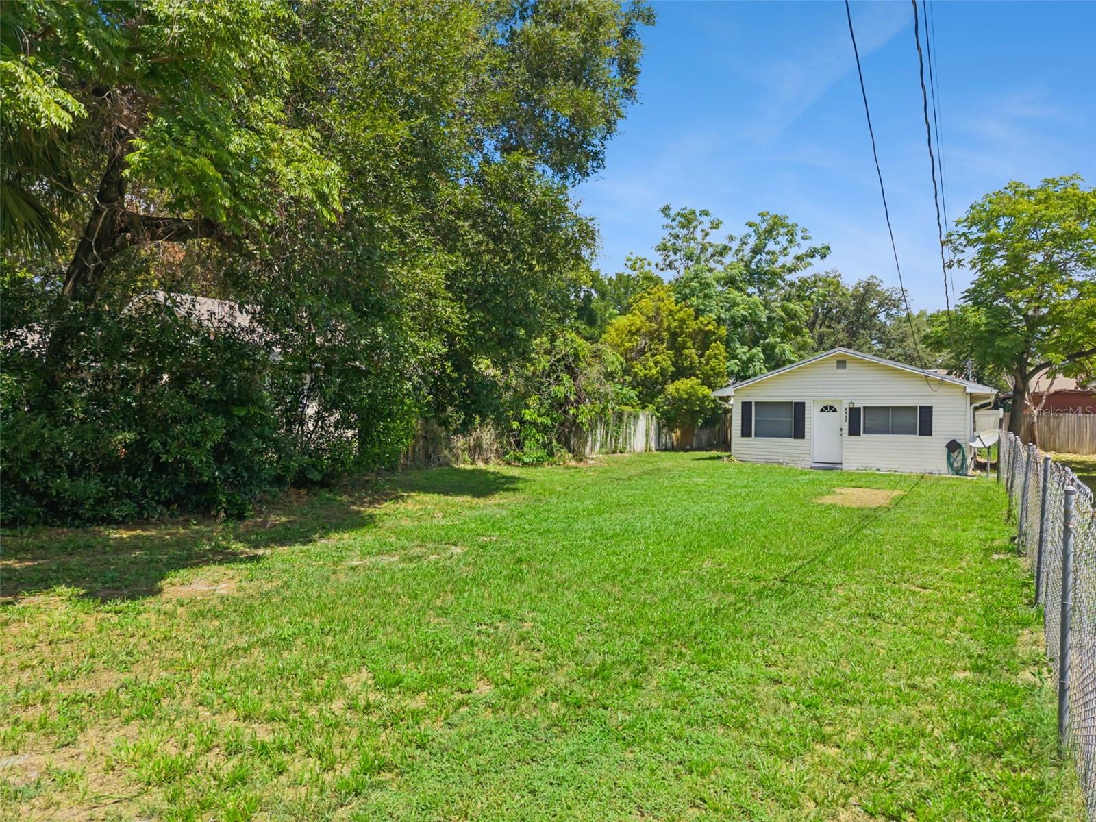 LAKE HILL - Residential