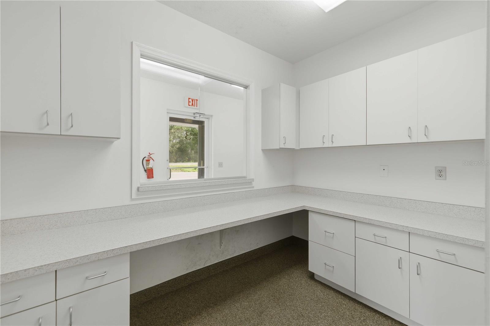 35TH STREET INDUST COMPLEX - Commercial Lease