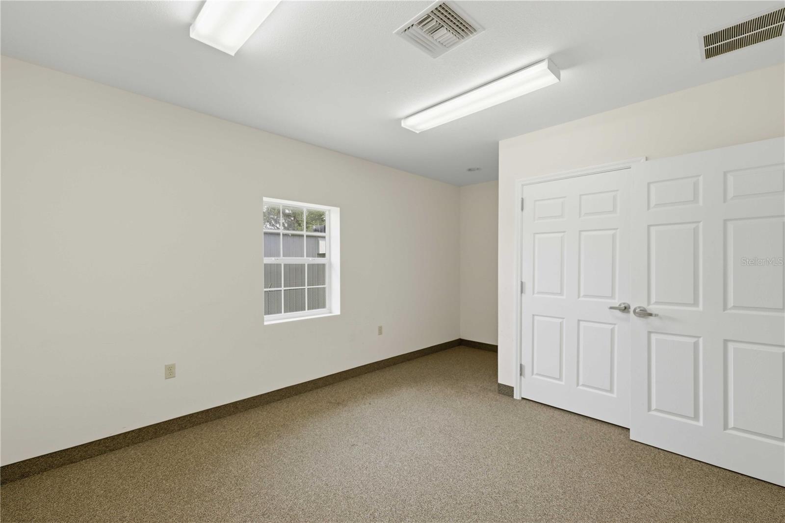 35TH STREET INDUST COMPLEX - Commercial Lease