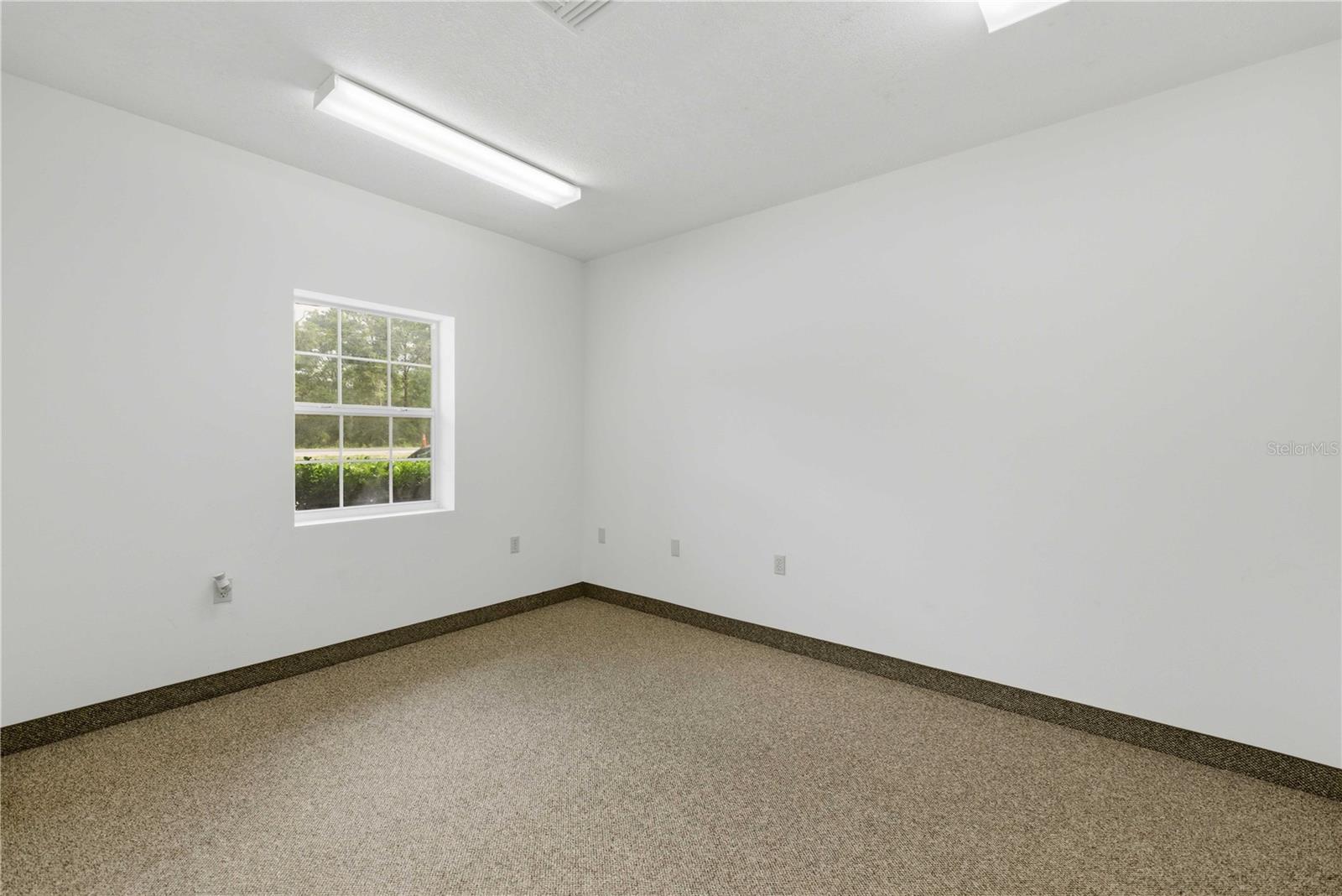 35TH STREET INDUST COMPLEX - Commercial Lease