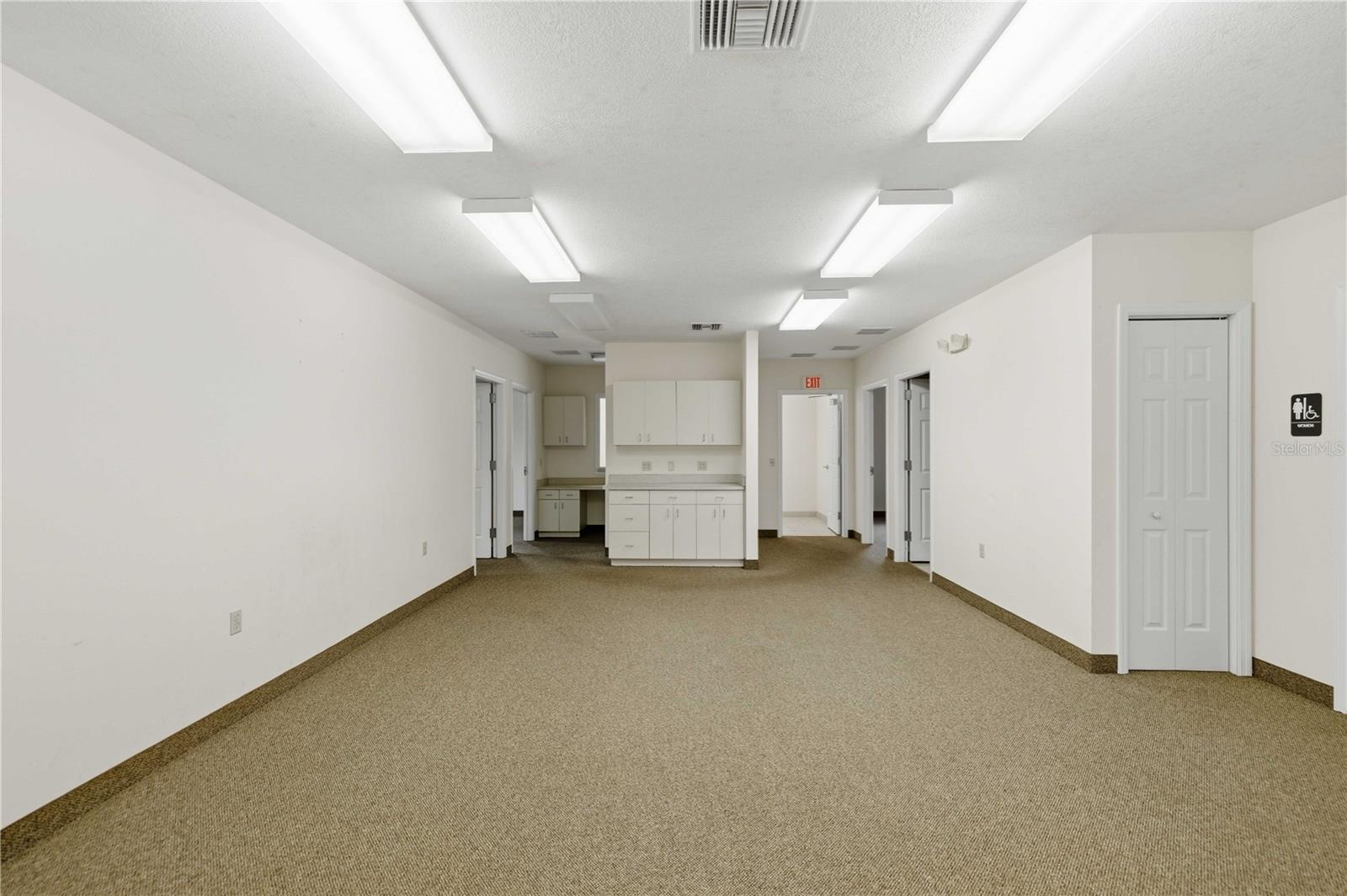 35TH STREET INDUST COMPLEX - Commercial Lease