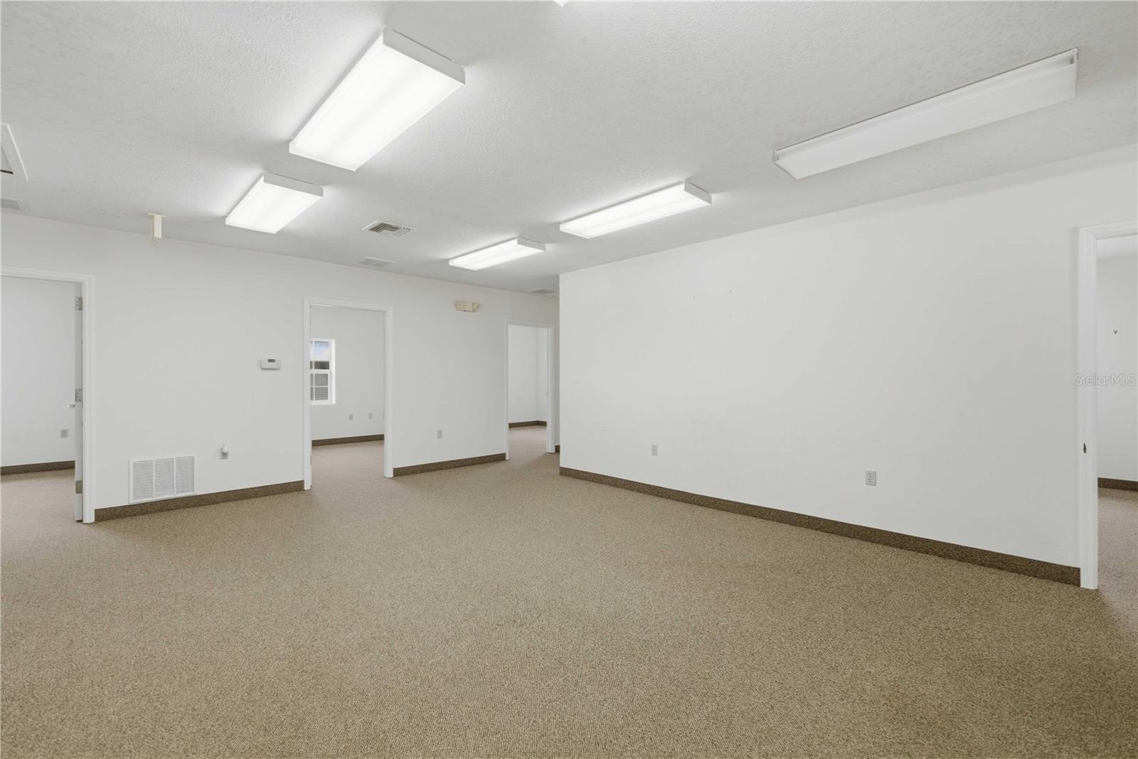 35TH STREET INDUST COMPLEX - Commercial Lease