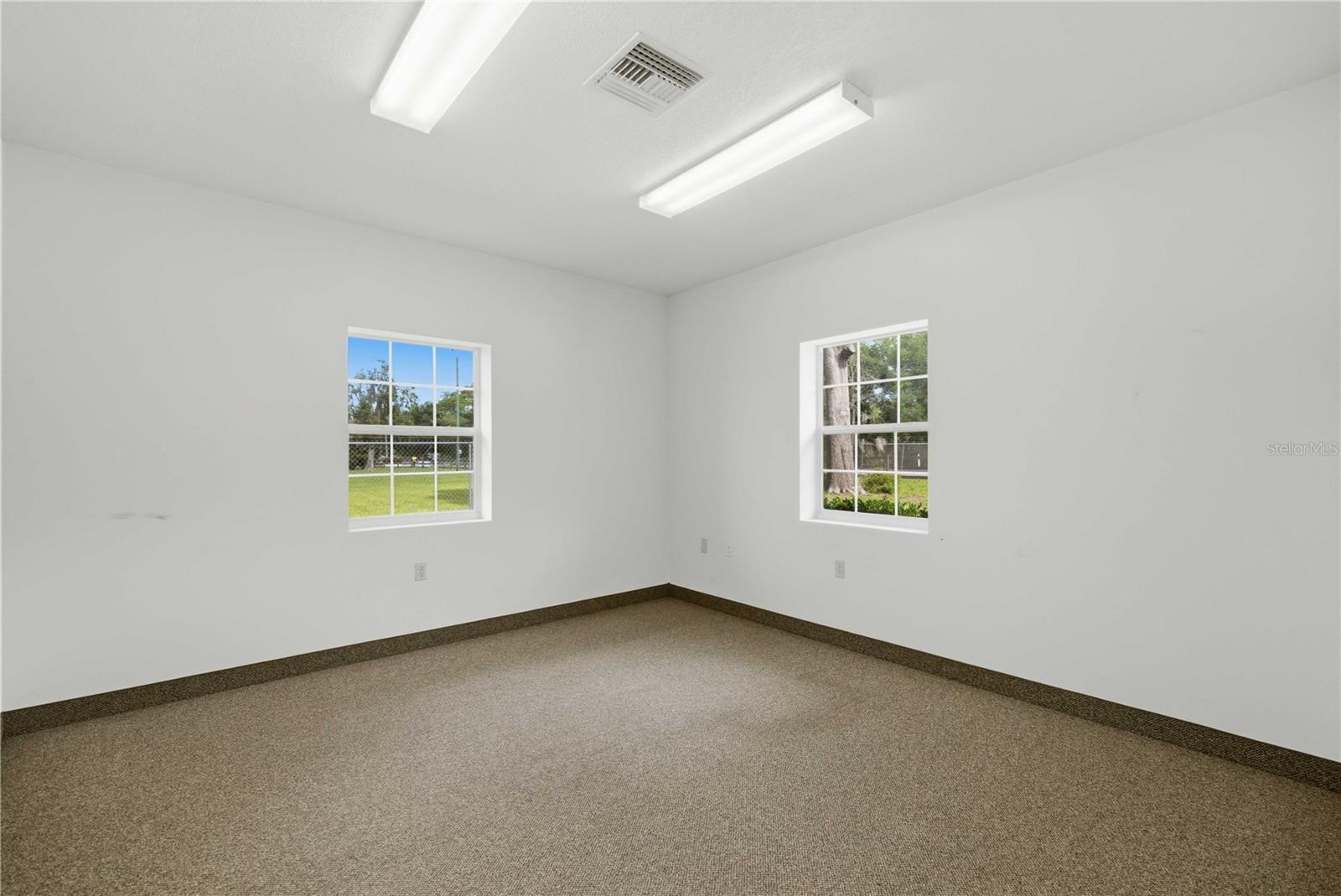 35TH STREET INDUST COMPLEX - Commercial Lease